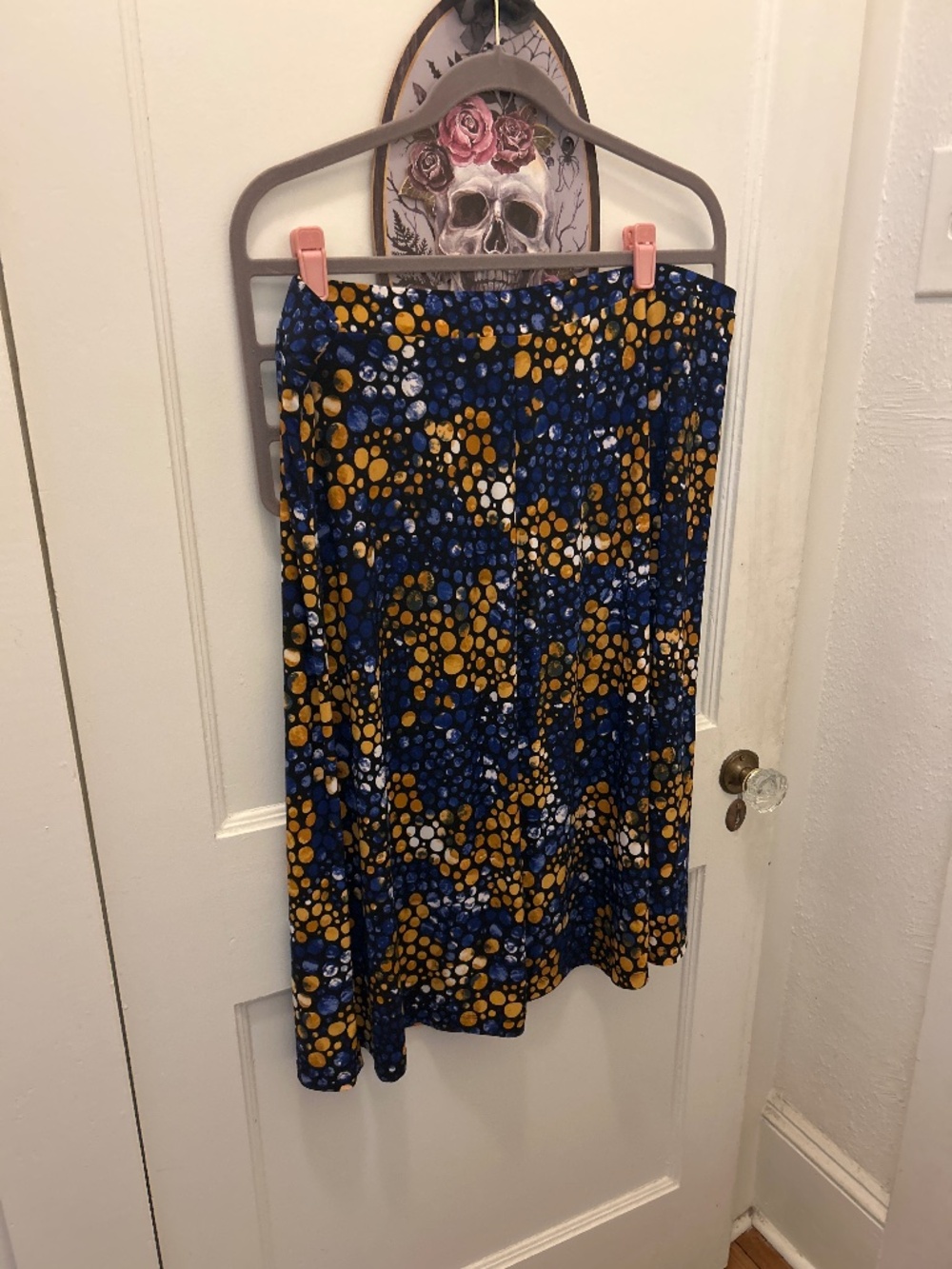 Kasper 2X blue and gold skirt